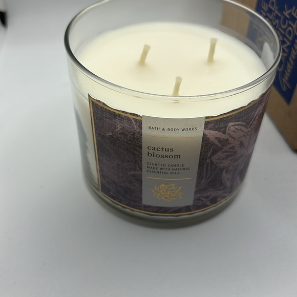 Bath & Body Works Cactus Blossom scented candle! - Picture 3 of 4